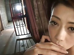 Ostavio je trag sperme u guzici zoo seks xxx mladog drobila