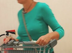 Katya dobiva prst u uskoj vagini u liječničkoj ordinaciji porrn seks
