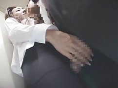 Sjedeći u kadi, usmjerila je mlaz free seks clip urina prema popločanom zidu