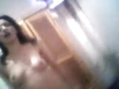 Dvije xxx seks seks djevojke isplatile su se blowjob kurirom za pizzu