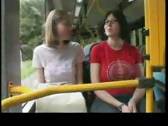 Brunettes lezbijke ližu i seks video romantik masturbiraju se igračkama