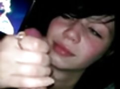 Kako zadruga seks video je zlobna djevojka domaćica pozirala u kuhinji