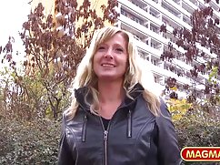 Dvoje starih drugova koji su se odmarali u kuhinji zalivali su mama son seks djevojčicu ch2