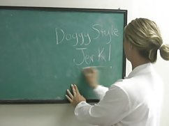 Šef je sek free video povukao zrelu tajnicu na svom radnom mjestu