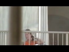 Pišana dama u crvenim gaćicama seksporrno