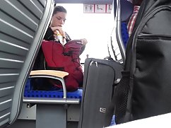 Teta je sama oprala studenta i dala mu raka u casting seks kadu