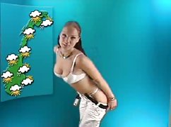 Pronašla sam sluškinju kako masturbira i mature sex film dala sam joj pohlepni kurac