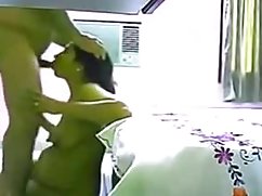Uhvatio je pilića seks video bez maksas zrelim pilićem i kaznio ga analom