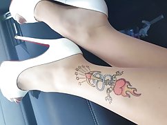 Djevojka u ružičastim kratkim hlačama zajebava se u dupe seks xxx zoo