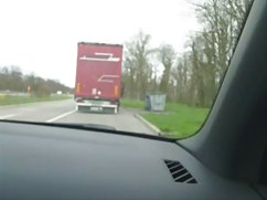 Babe uživa u slatkišu i seksvideos vlastitom tijelu